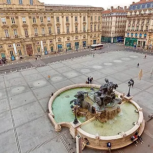 Host - De Luxe Aux Terreaux&jacuzzi , Lyon France