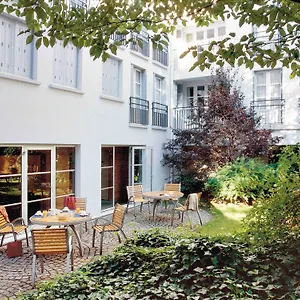 4* Apart-hotel Adagio Montmartre
